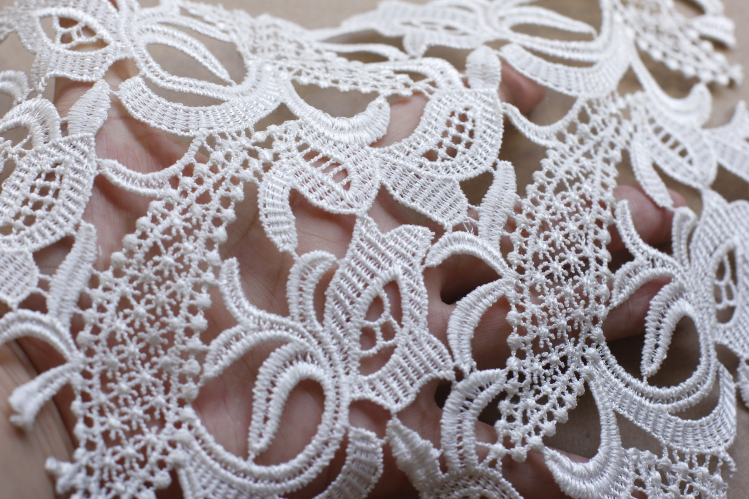 How to make a vintage lace brooch? KAIYUE Garment Accessories